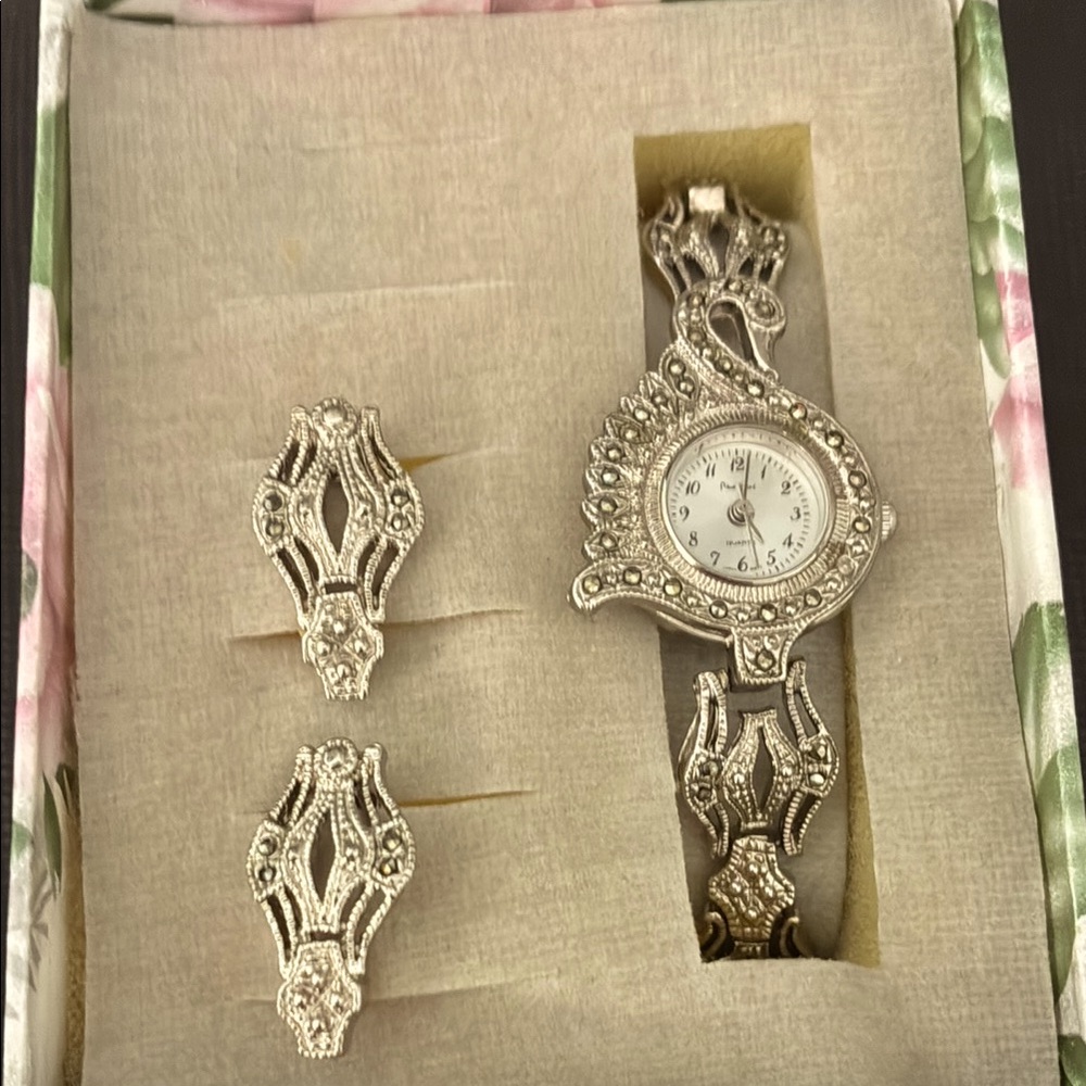 Women’s elegant swan watch with earrings. New in box.